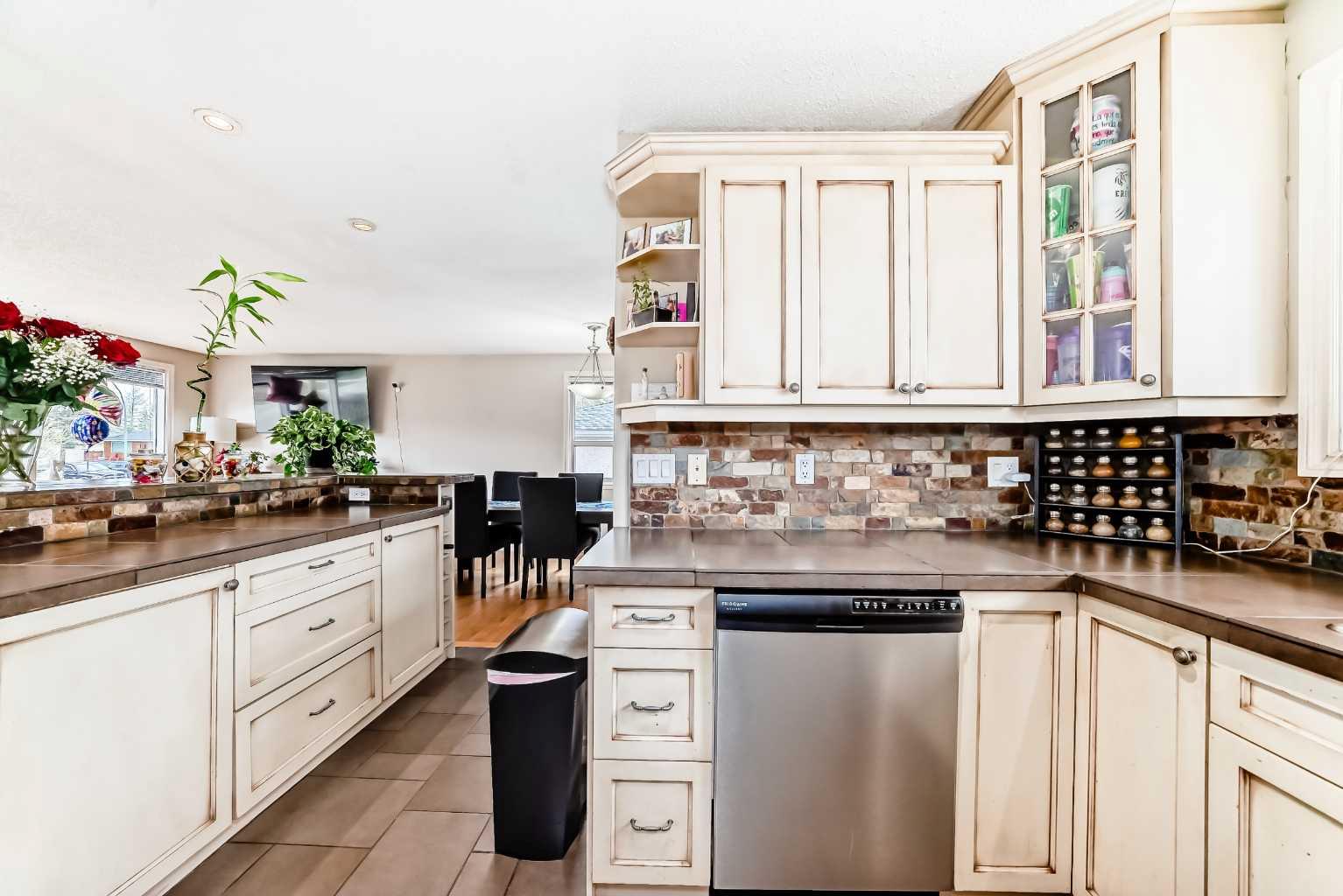 53 Wakefield Drive SW