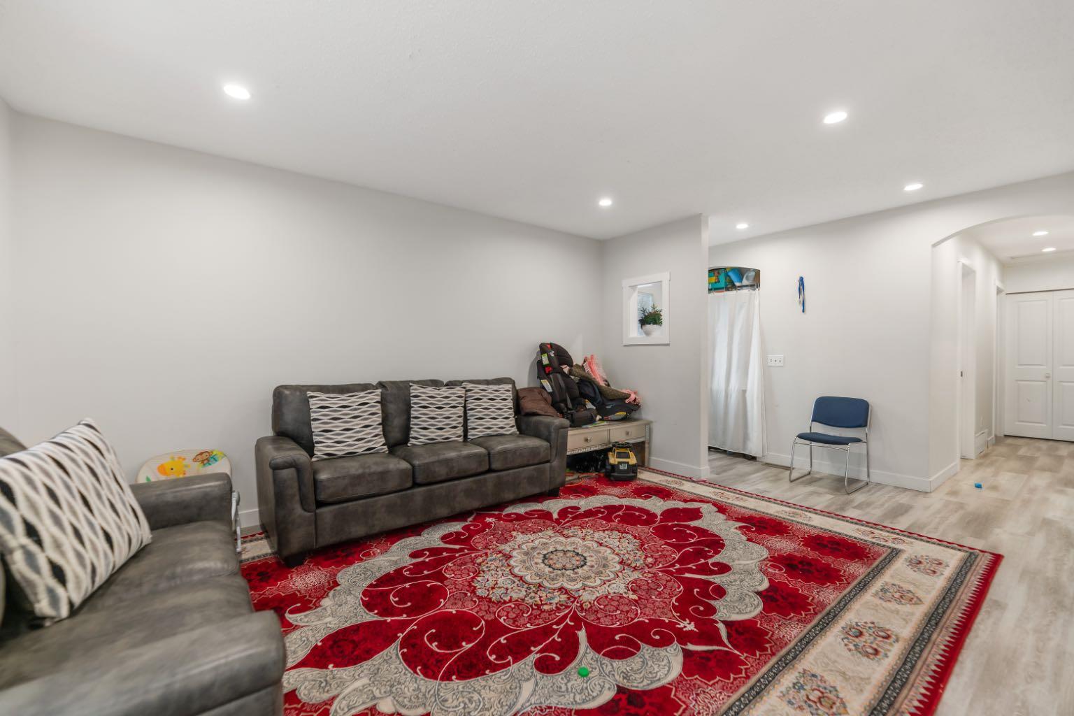 259 MANORA Crescent NE