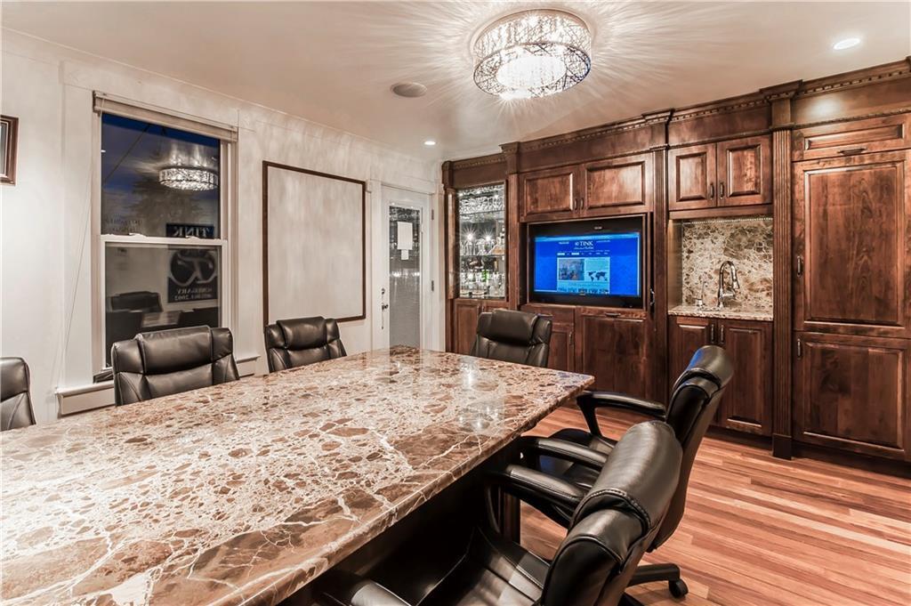 709 Edmonton Trail NE