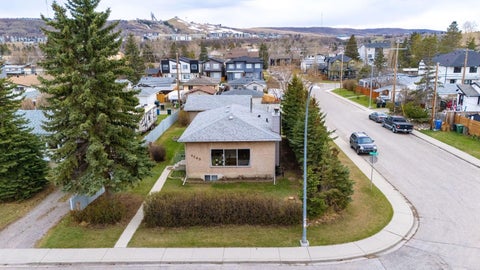 Photo of 4363 70 Street NW, Calgary, AB T3B 2K4 (MLS # A2308095)