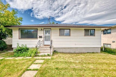 2809 38 Street SW Calgary AB T3E 3G1