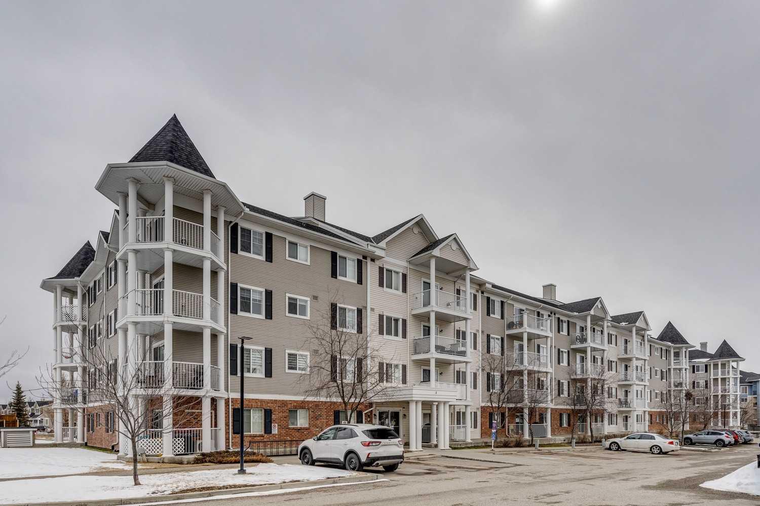 5 Country Village Park NE 1309