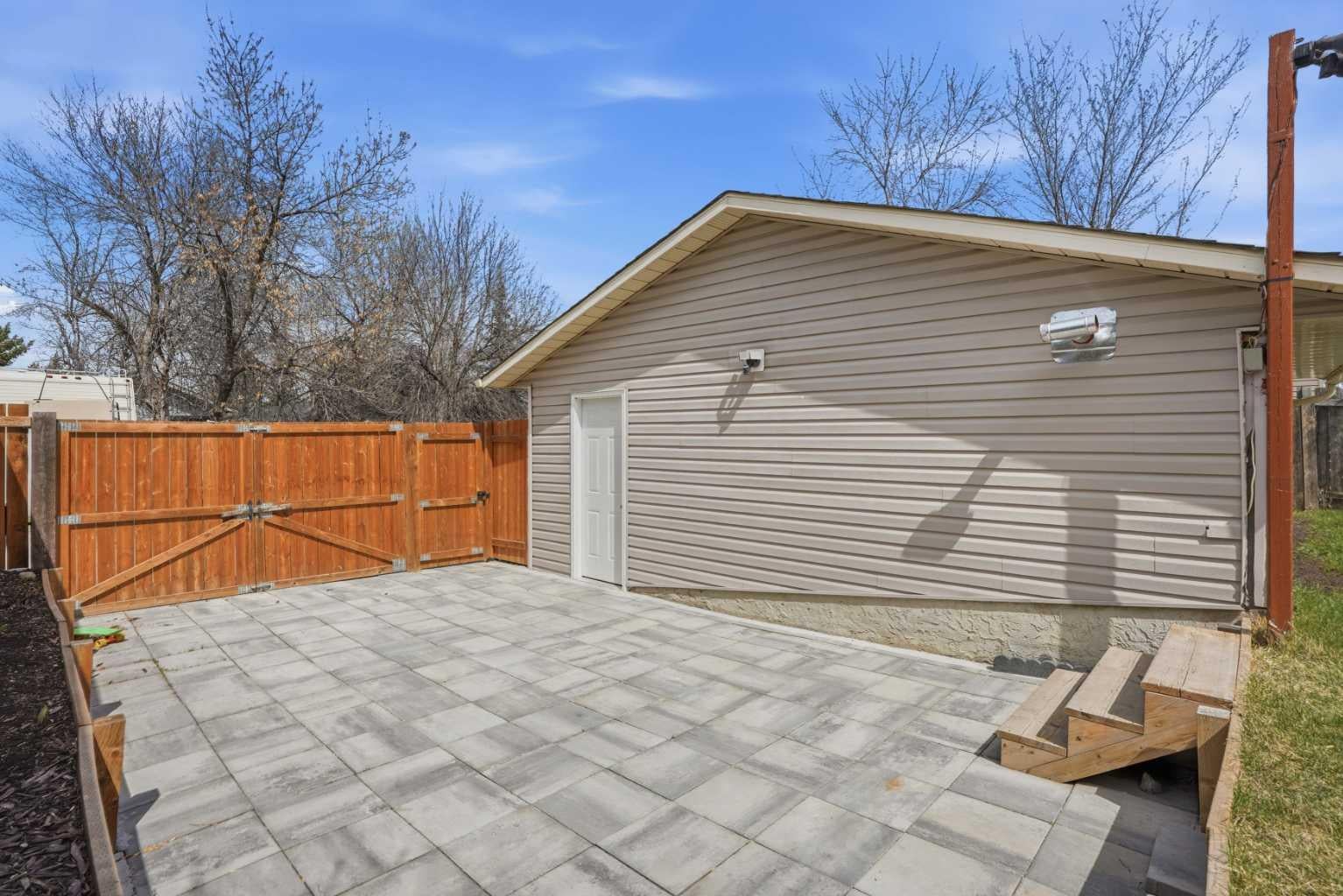 203 Shawglen Road SW