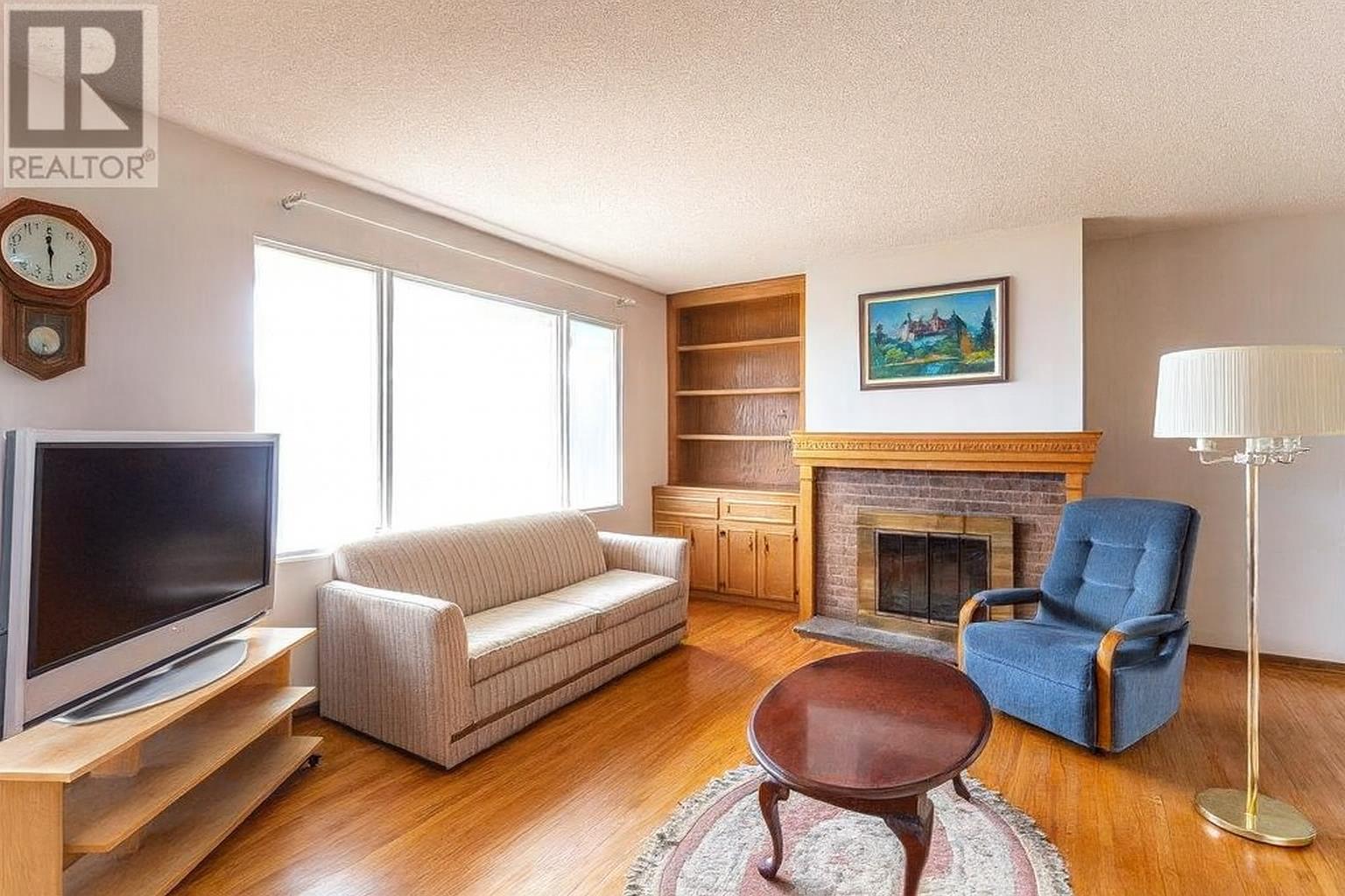 7803 Hunterslea Crescent NW