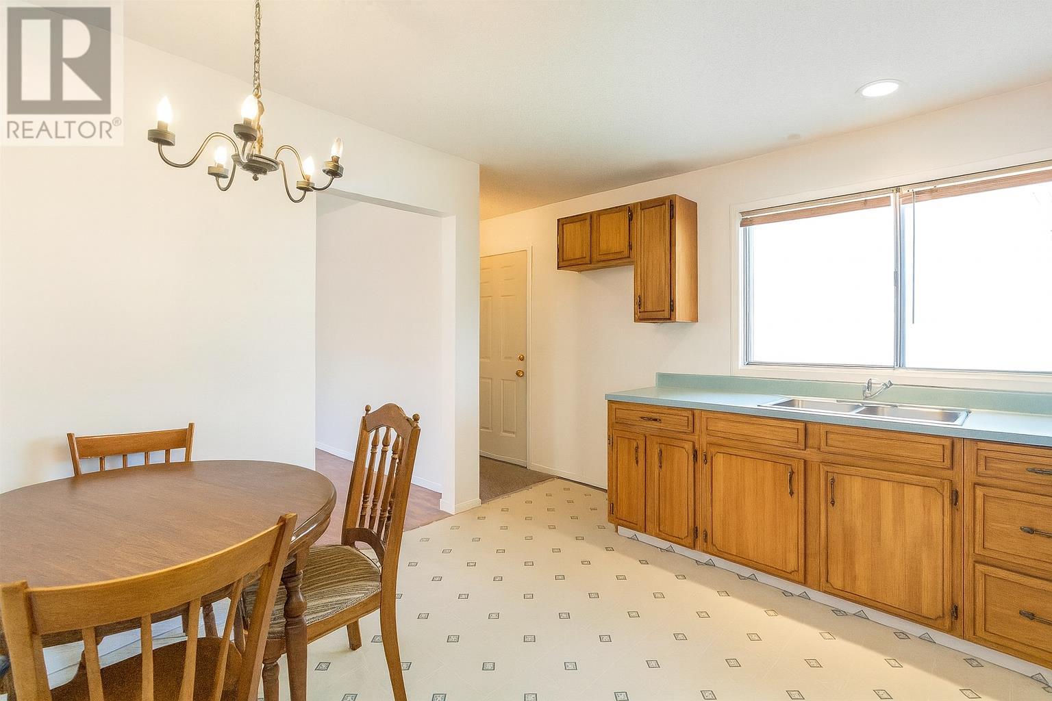 7803 Hunterslea Crescent NW