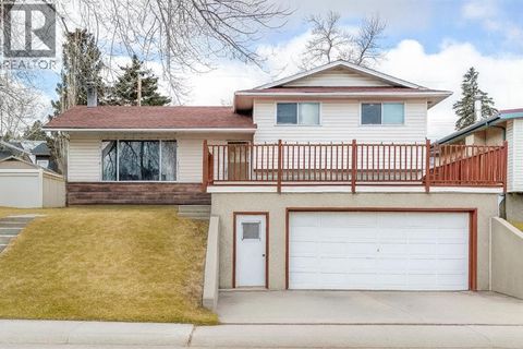 7803 Hunterslea Crescent NW Calgary AB T2K 4M3