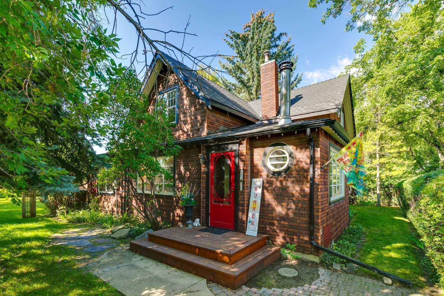 61 Elma Street W