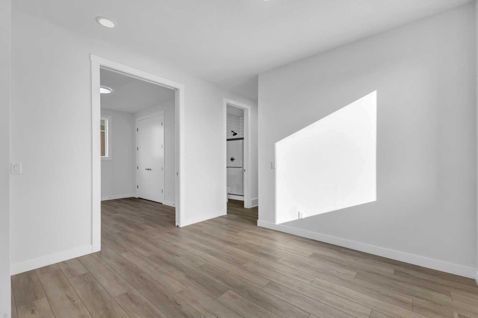 100 Corner Glen Manor NE