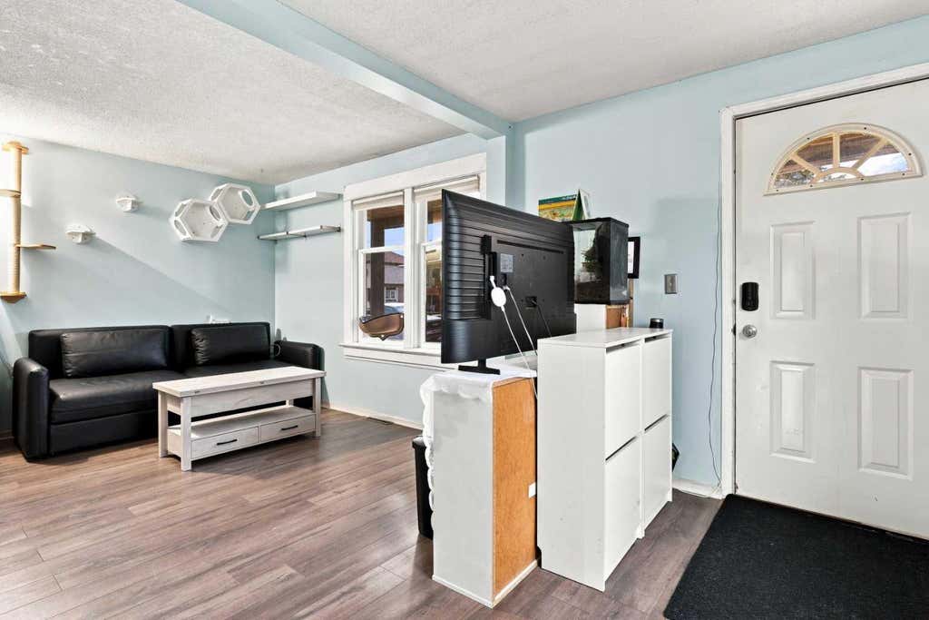 Photo of 235 20 Avenue NE, Calgary, AB T2E 1R1 (MLS # A2336322)