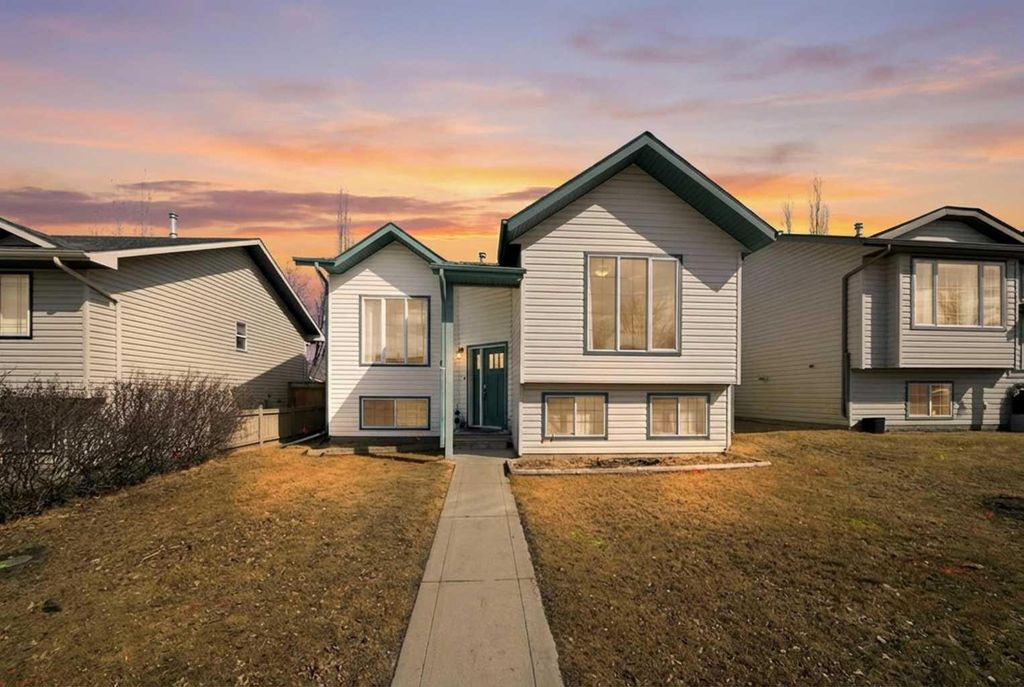 Photo of 93 Old Boomer Road, Sylvan Lake, AB T4S 2H9 (MLS # A2299704)