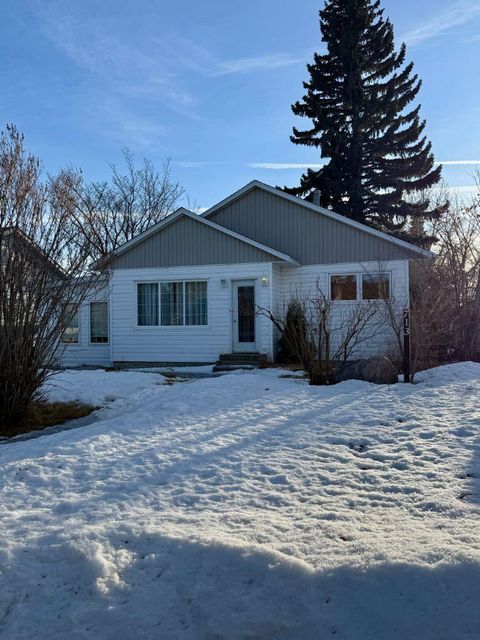 Photo of 713 6 Avenue, Wainwright, AB T9W 1B6 (MLS # A2289167)