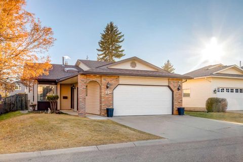 35 Woodstock Road SW Calgary AB T2W 5V8