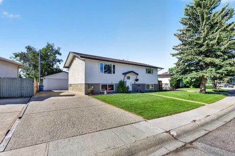 Photo of 152 Maddock Way NE, Calgary, AB T2A 3X3 (MLS # A2319005)