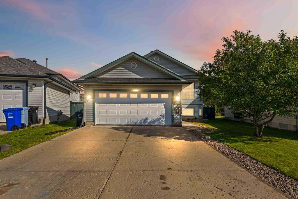 Photo of 104 DICKEY Bay, Fort McMurray, AB T9K 2L4 (MLS # A2338898)