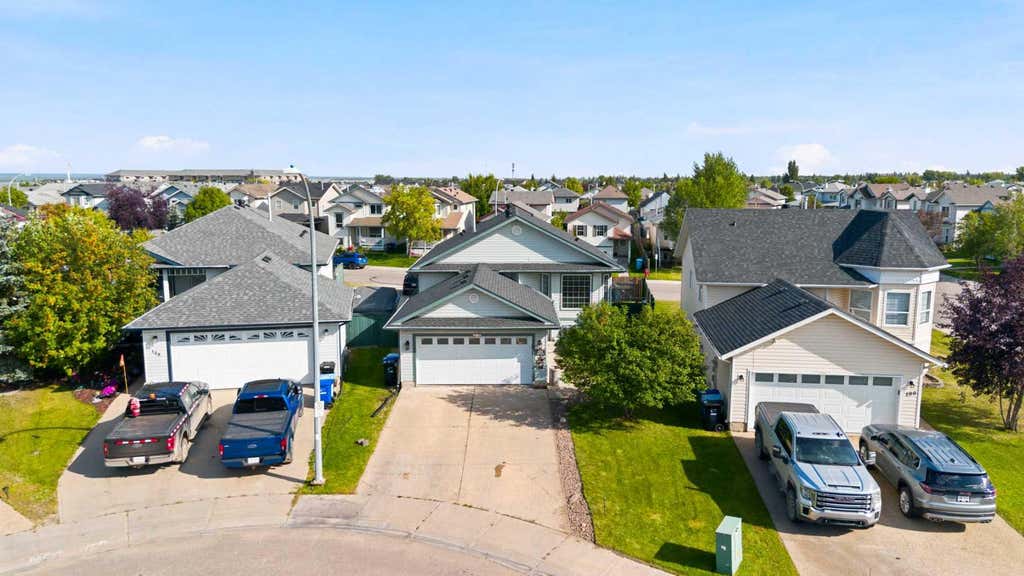 Photo of 104 DICKEY Bay, Fort McMurray, AB T9K 2L4 (MLS # A2338898)