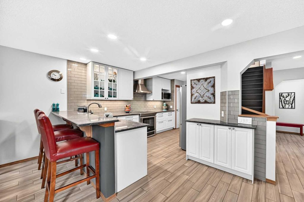Photo of 7919 Cougar Ridge Avenue SW, Calgary, AB T3H 5L4 (MLS # A2326820)