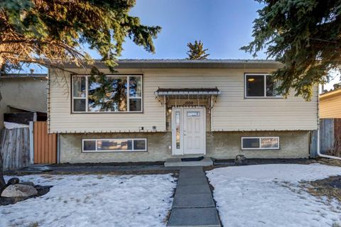 Photo of 1059 Pinecliff Drive NE, Calgary, AB T1W 3W8 (MLS # A2293445)