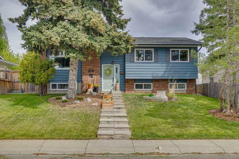 Photo of 432 Queensland Road SE, Calgary, AB T2J 4G9 (MLS # A2314418)