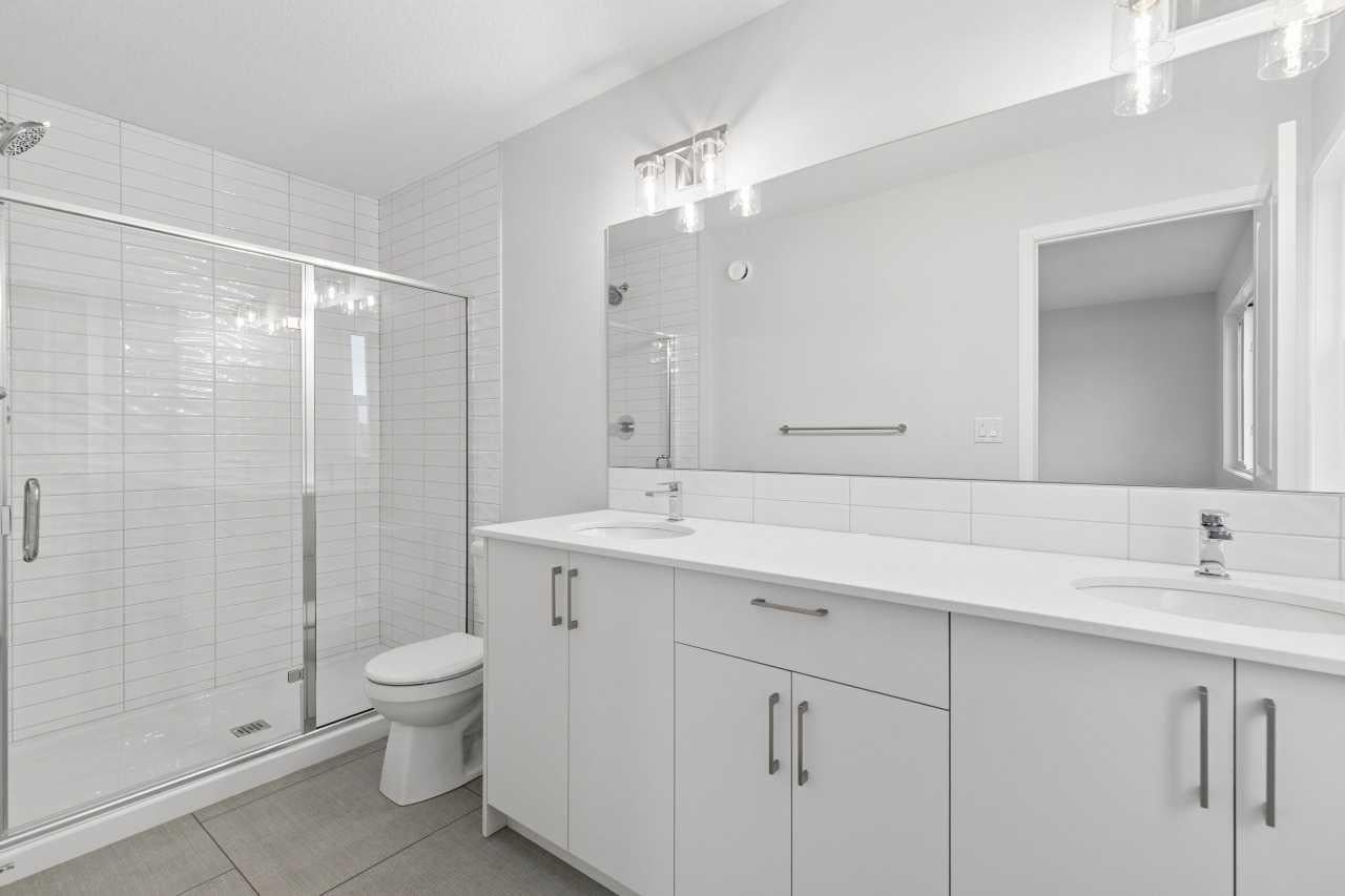 32 Snowberry Common SE