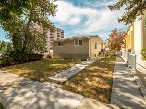 Photo of 420 12 Street S, Lethbridge, AB T1J 2R4 (MLS # A2342125)