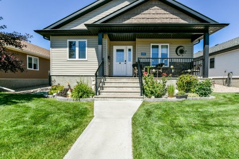 Photo of 159 Chartwell Row SE, Medicine Hat, AB T1B 0E4 (MLS # A2328271)