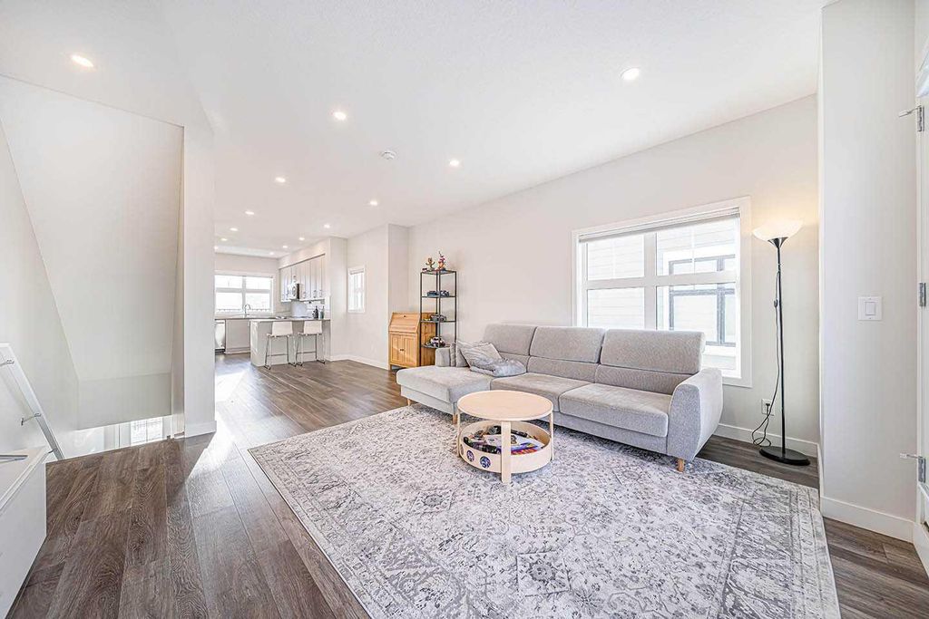 Photo of 69 Les Jardins Park SE, Calgary, AB T2C 5V3 (MLS # A2273716)
