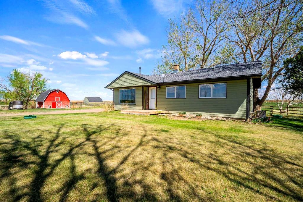 Photo of 94075 Range Road 115, Burdett, AB T0K 0G0 (MLS # A2310243)