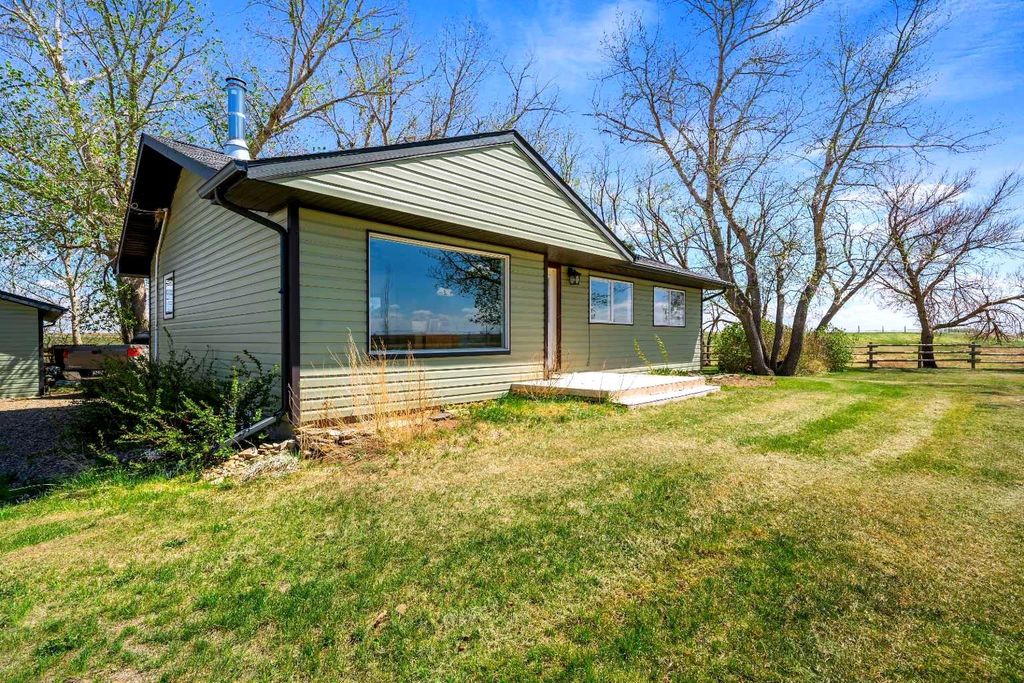 Photo of 94075 Range Road 115, Burdett, AB T0K 0G0 (MLS # A2310243)
