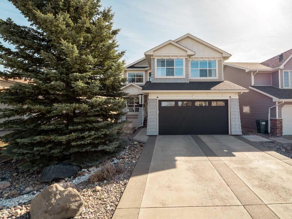 Photo of 150 Fairmont Boulevard S, Lethbridge, AB T1K 7R5 (MLS # A2296290)