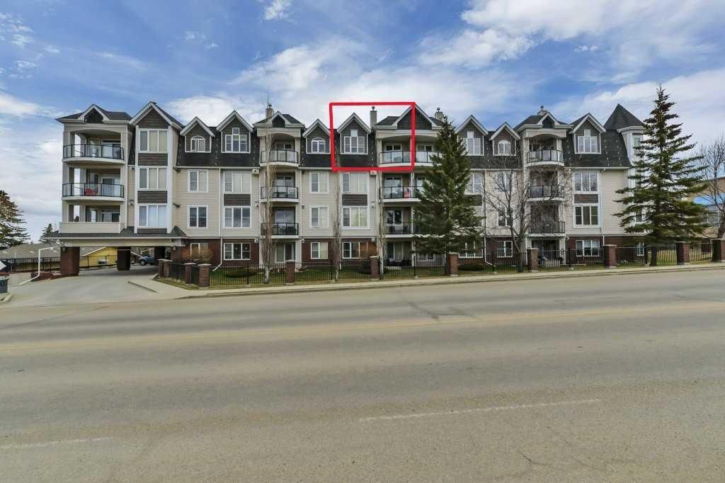 Photo of 4707 50 Street #403, Sylvan Lake, AB T4S 0G7 (MLS # A2304947)