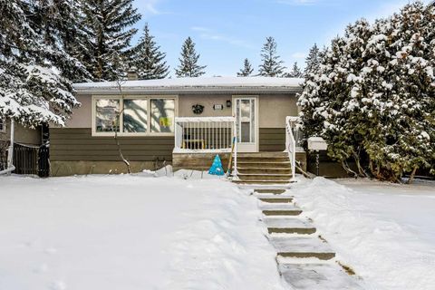Photo of 3131 33 Street SW, Calgary, AB T3E 2V1 (MLS # A2293888)