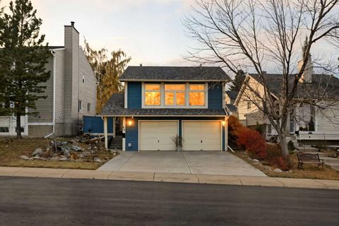 Photo of 43 Macewan Glen Road NW, Calgary, AB T3K 2J3 (MLS # A2253056) Photo of 43 Macewan Glen Road NW, Calgary, AB T3K 2J3 (MLS # A2253056)