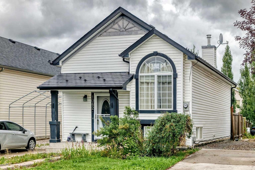 Photo of 1062 Bridlemeadows Manor SW, Calgary, AB T2Y 4L1 (MLS # A2342941)