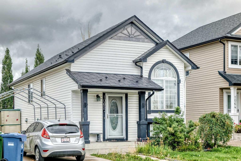 Photo of 1062 Bridlemeadows Manor SW, Calgary, AB T2Y 4L1 (MLS # A2342941)