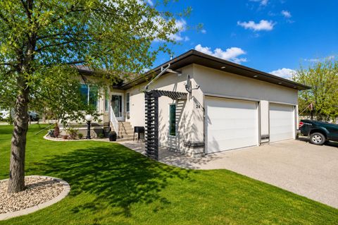 Photo of 8910 122 Avenue #24, Grande Prairie, AB T8X 1P8 (MLS # A2312836)