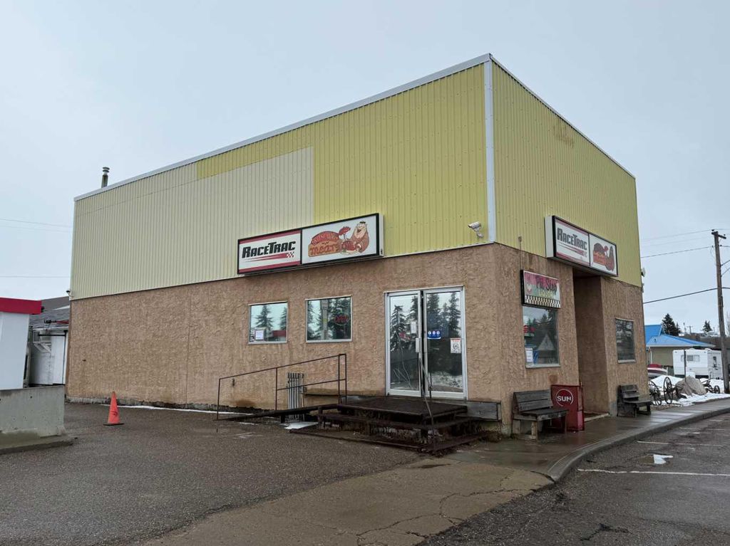 Photo of 4934 50 Avenue, Kitscoty, AB T0B 2P0 (MLS # A2306015)