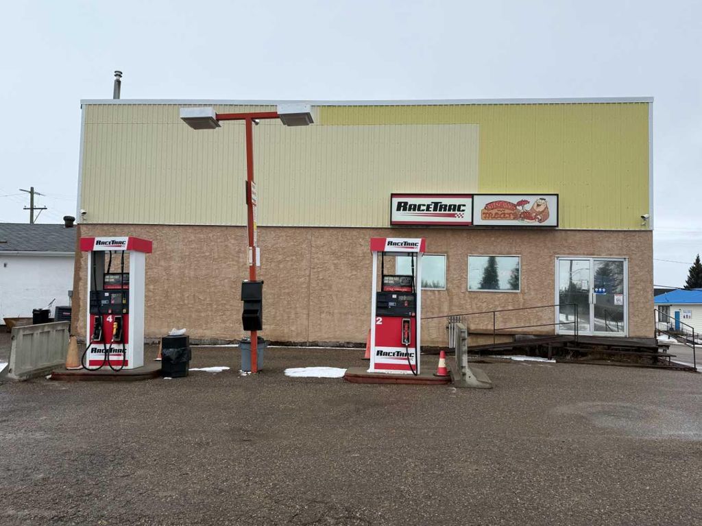 Photo of 4934 50 Avenue, Kitscoty, AB T0B 2P0 (MLS # A2306015)