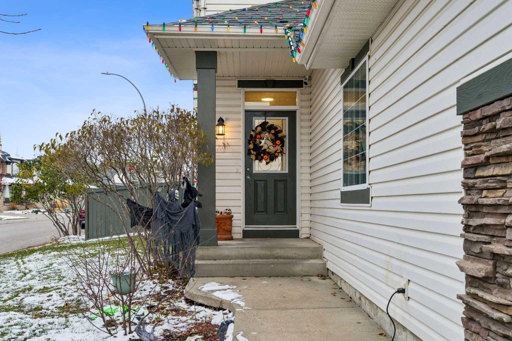 Photo of 89 Crystalridge Close, Okotoks, AB T1S 1W5 (MLS # A2355236)