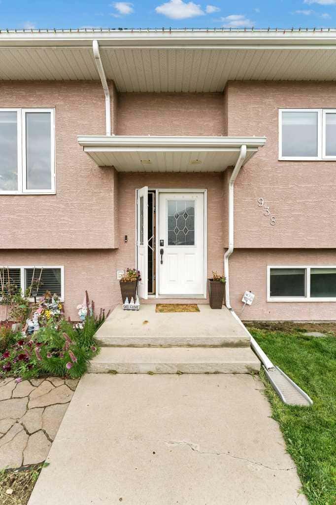 Photo of 938 6 Street SE, Redcliff, AB T0J 2P0 (MLS # A2336531)