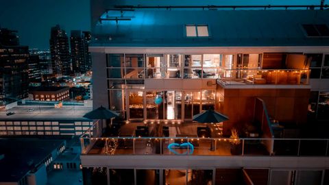 108 9th Avenue SW 2004 Calgary AB T2P 0S9