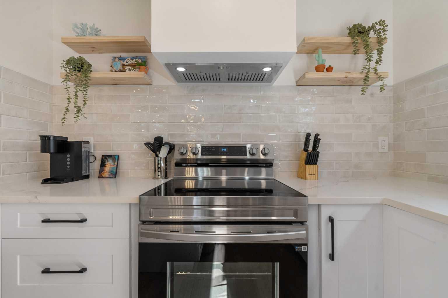 966 Berkley Drive NW