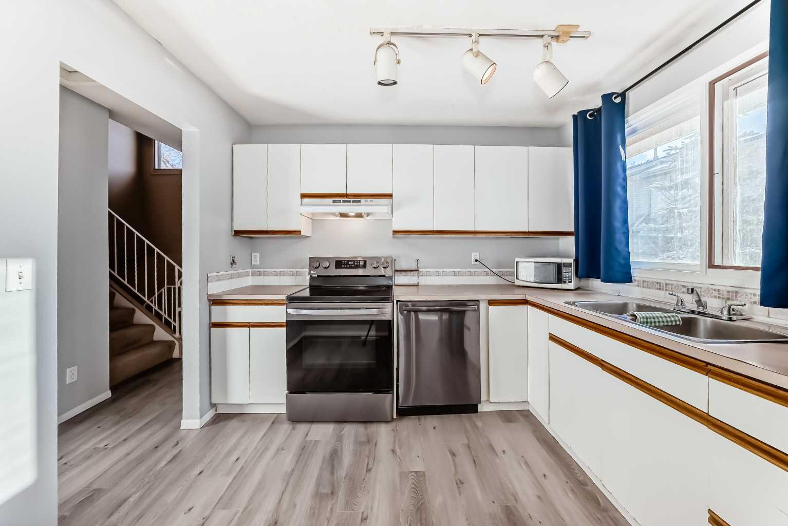 123 Queensland Drive SE 20