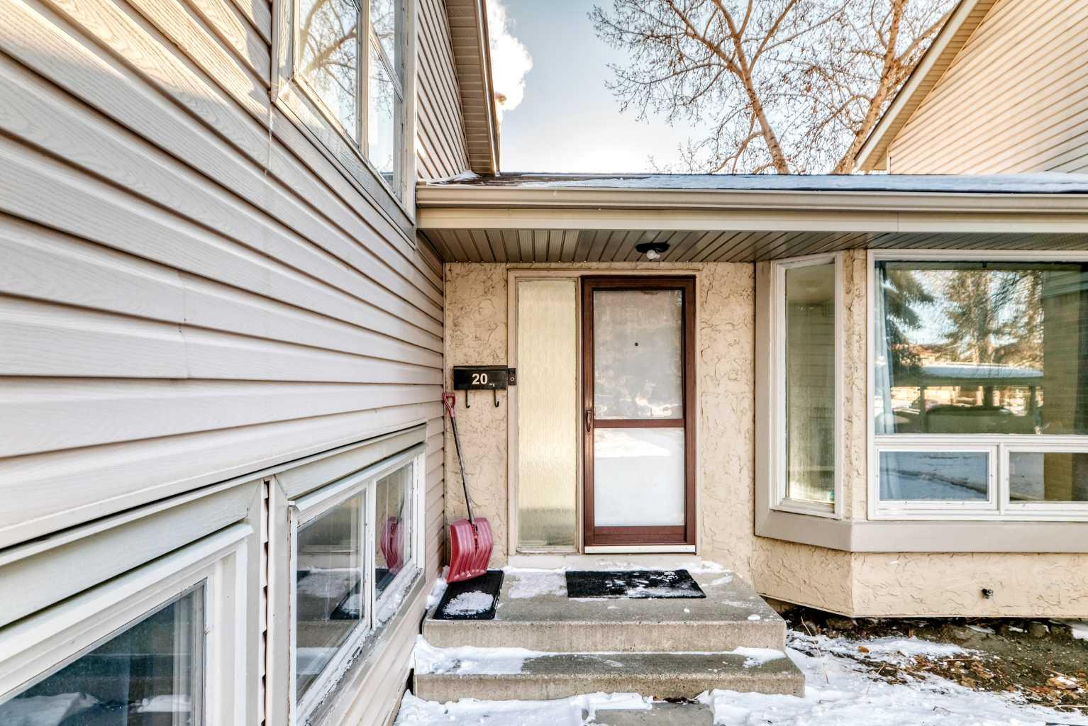 123 Queensland Drive SE 20