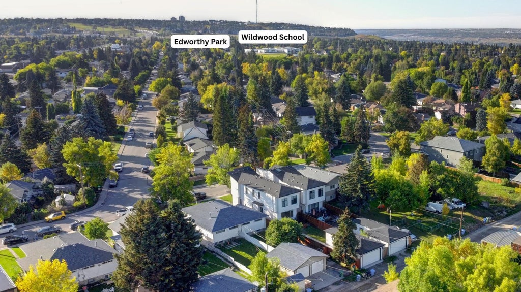 Photo of 624 38 Street SW, Calgary, AB T3C 1T2 (MLS # A2336389)