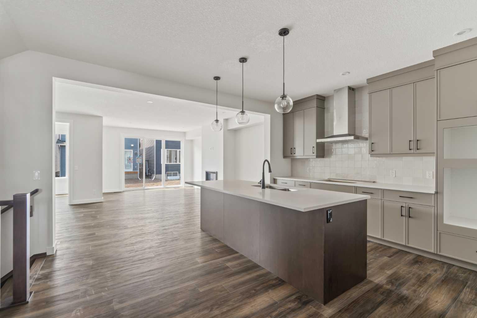 67 Silver Spruce Bay SW