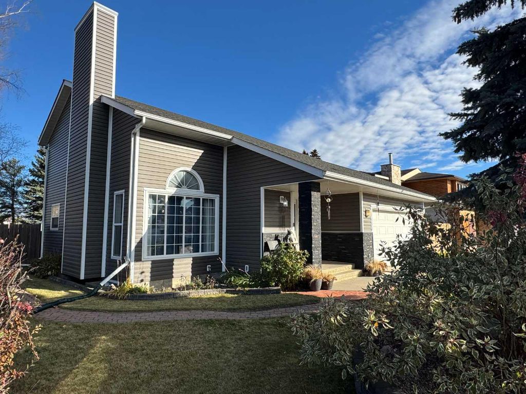Photo of 600 10 Avenue SE, Slave Lake, AB T0G 2A3 (MLS # A2264685)