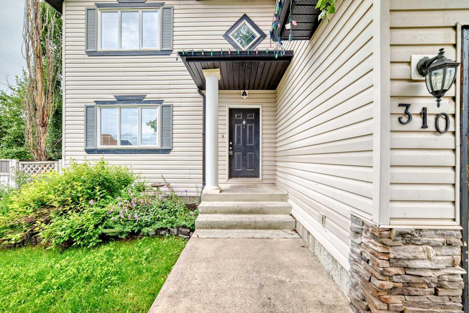 310 Highwood Village Place NW