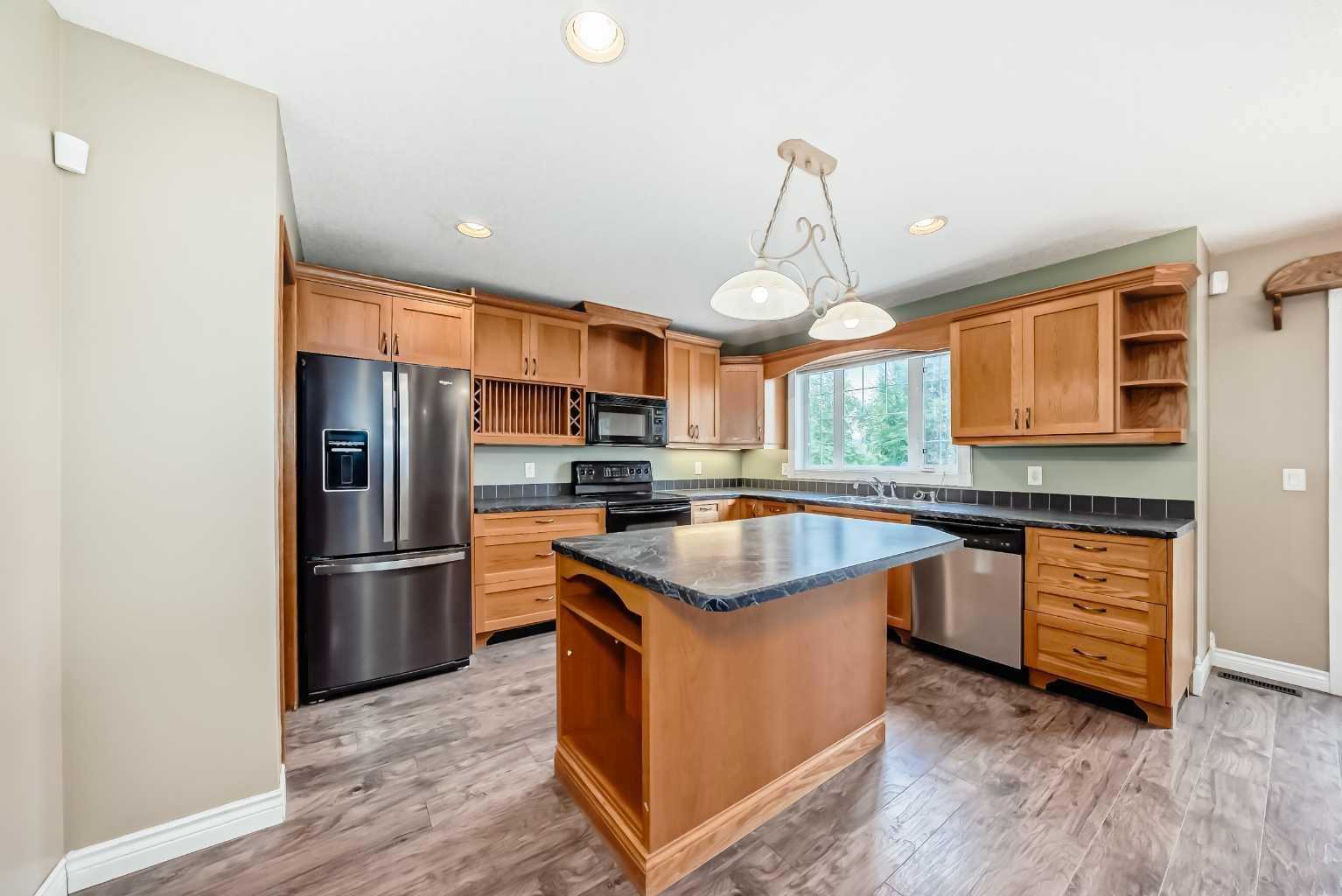 310 Highwood Village Place NW