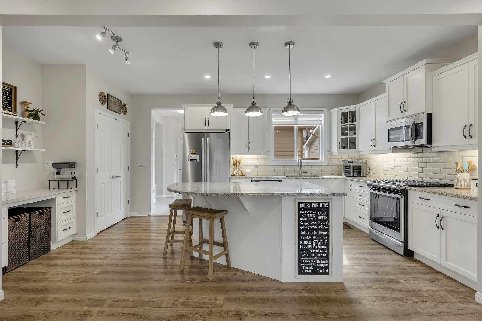 177 Yorkville Manor SW
