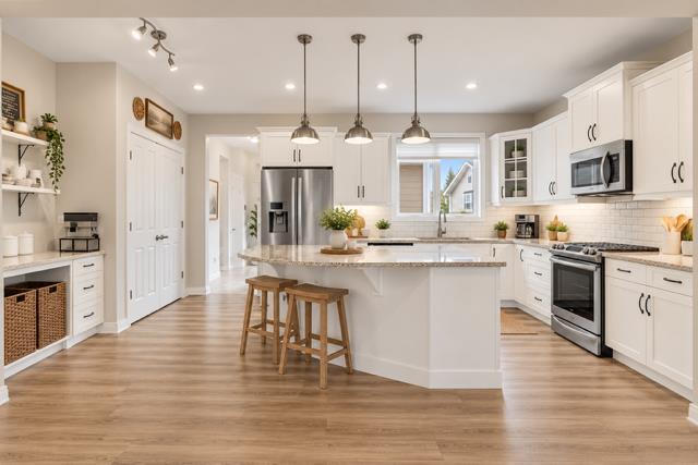 177 Yorkville Manor SW